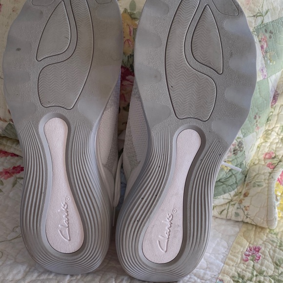 Clarks Cloudsteppers White Knit Footwear - Picture 10 of 13